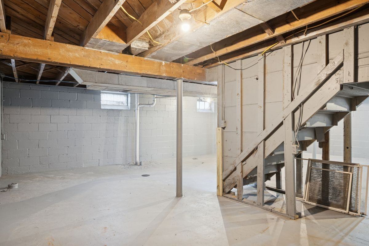 11285 Lakepointe St - Photo 6 of 9