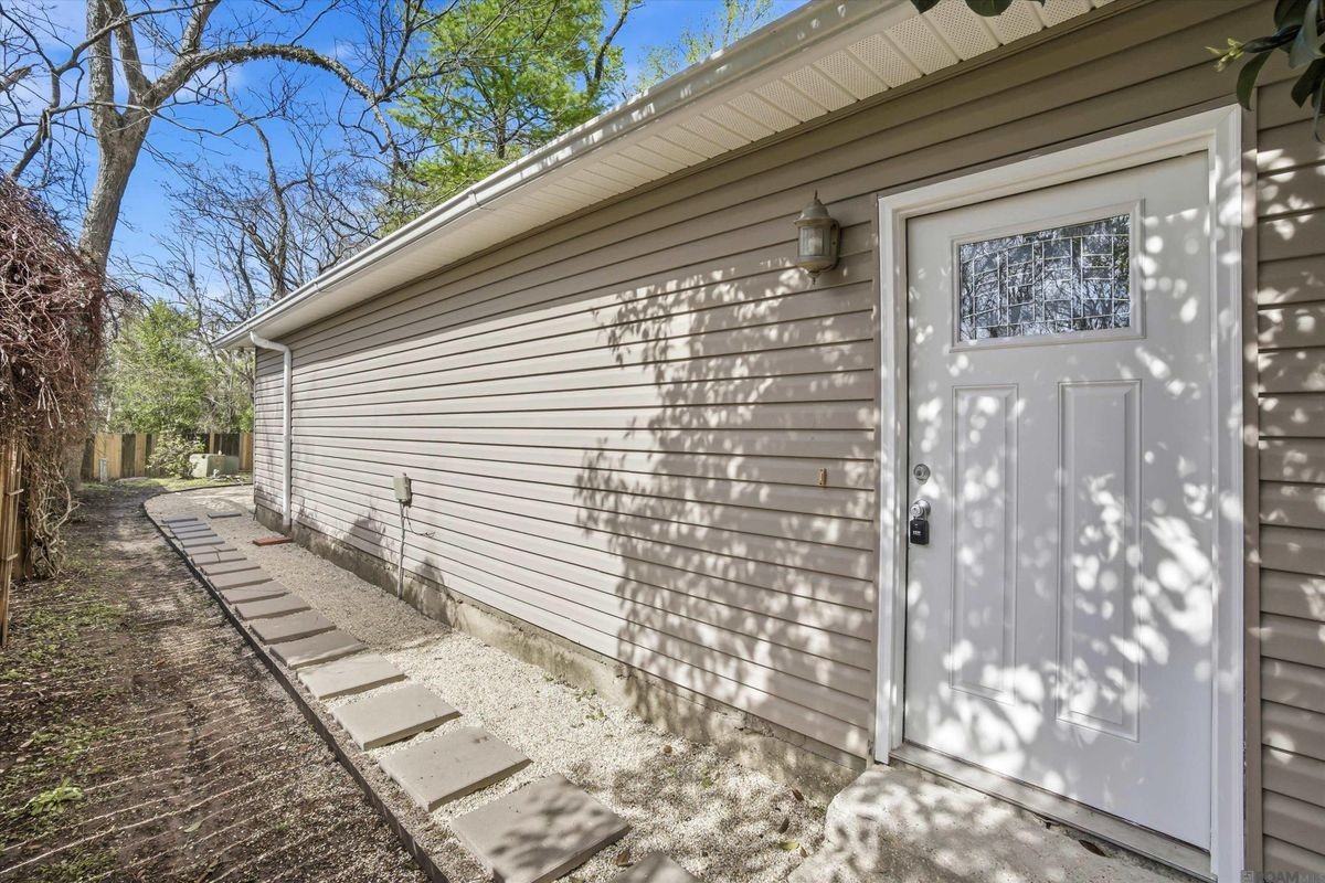 270 Stoney Creek Ave - Photo 3 of 18
