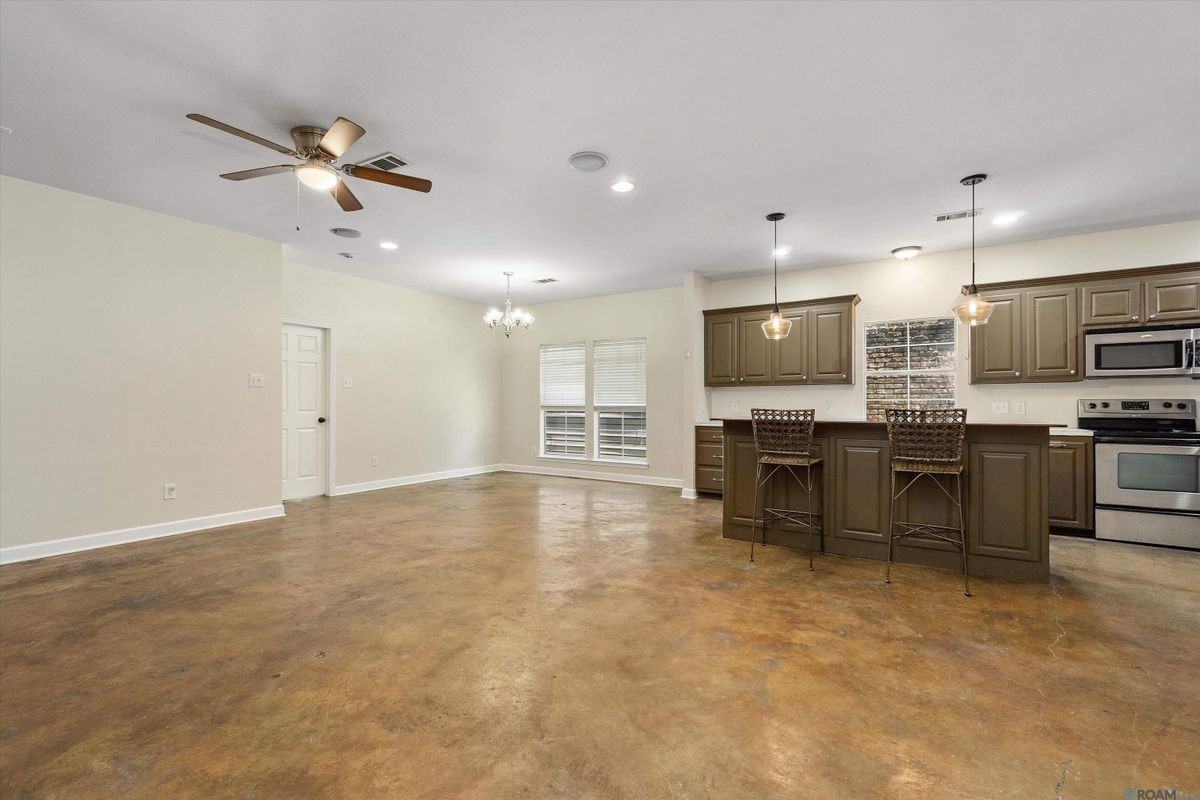 270 Stoney Creek Ave - Photo 4 of 18