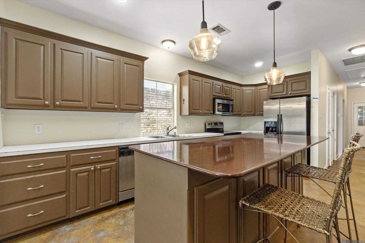 270 Stoney Creek Ave - Photo 5 of 18