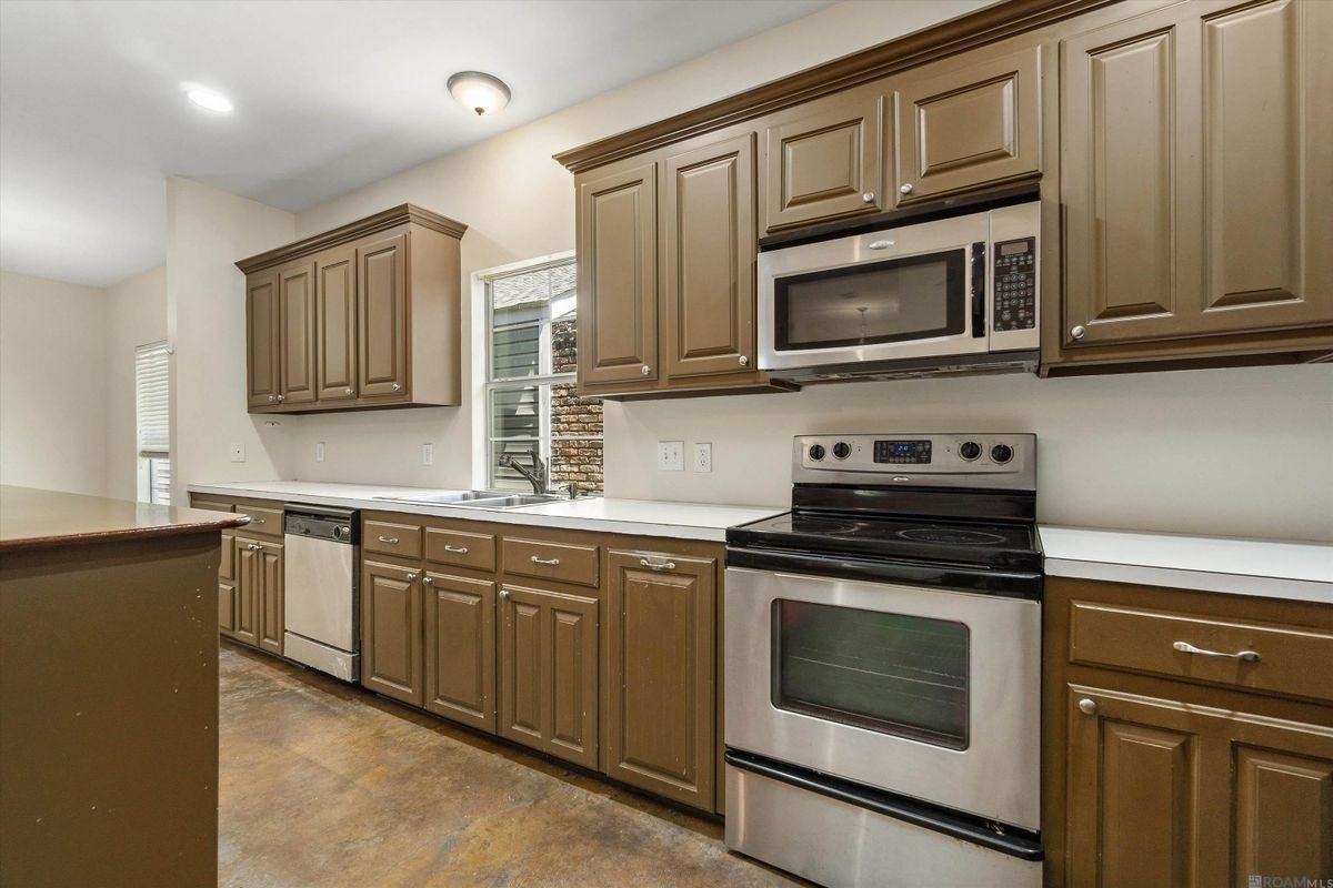 270 Stoney Creek Ave - Photo 6 of 18