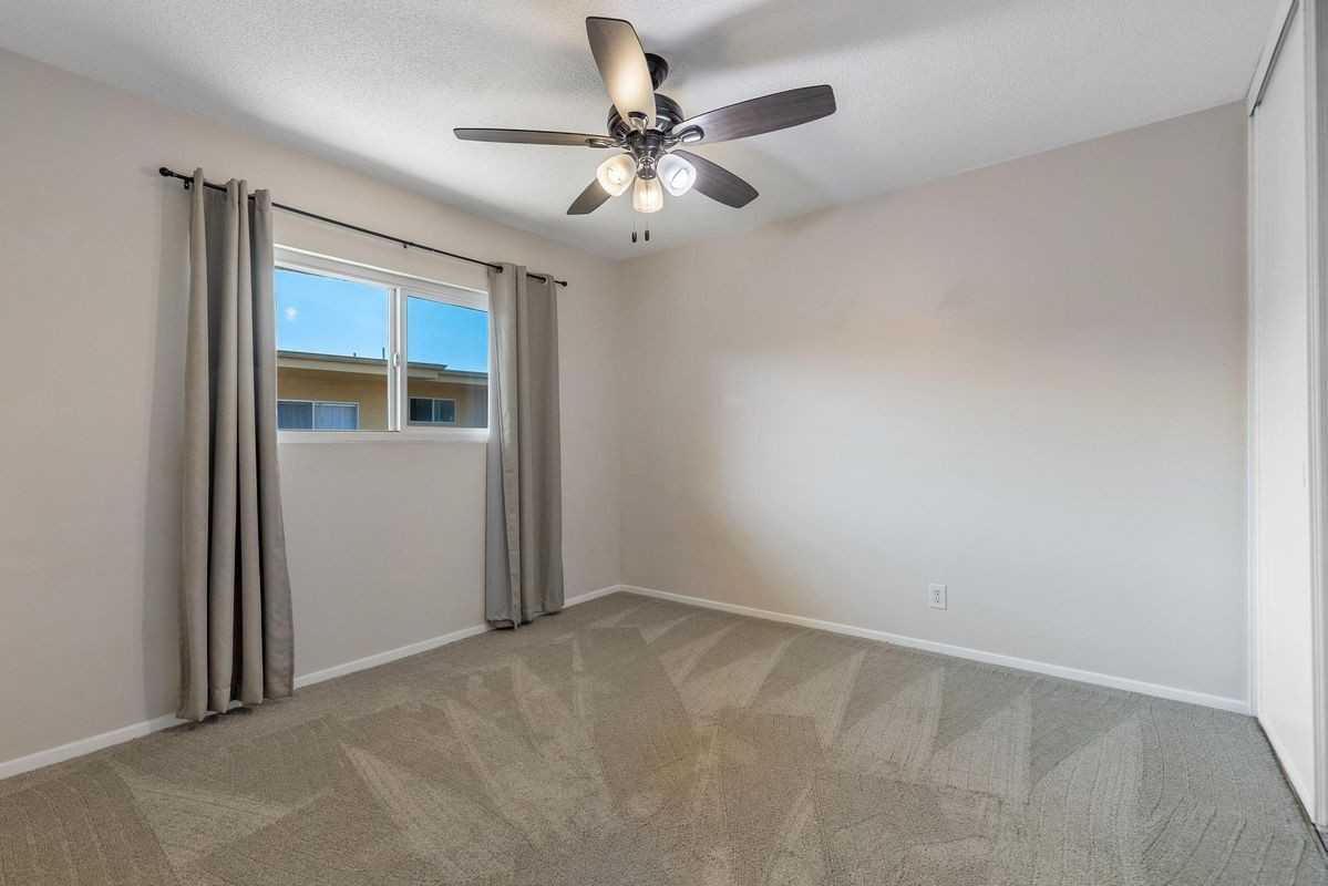 2033 E 3rd St ##3k - Photo 3 of 9