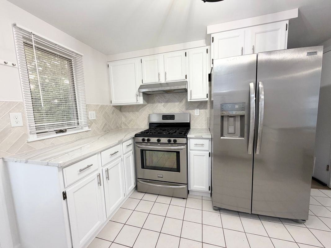 221 Meadows End Rd - Photo 3 of 16