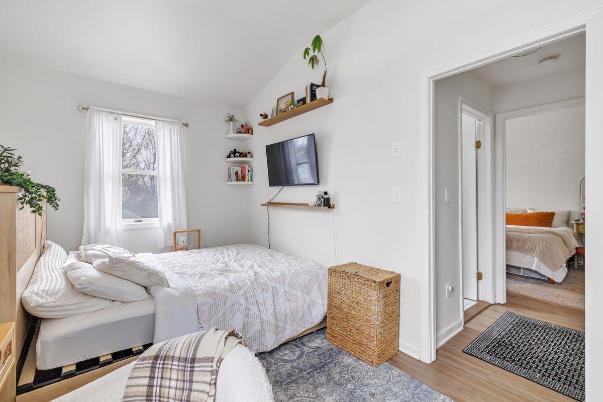 221 Meadows End Rd - Photo 4 of 16