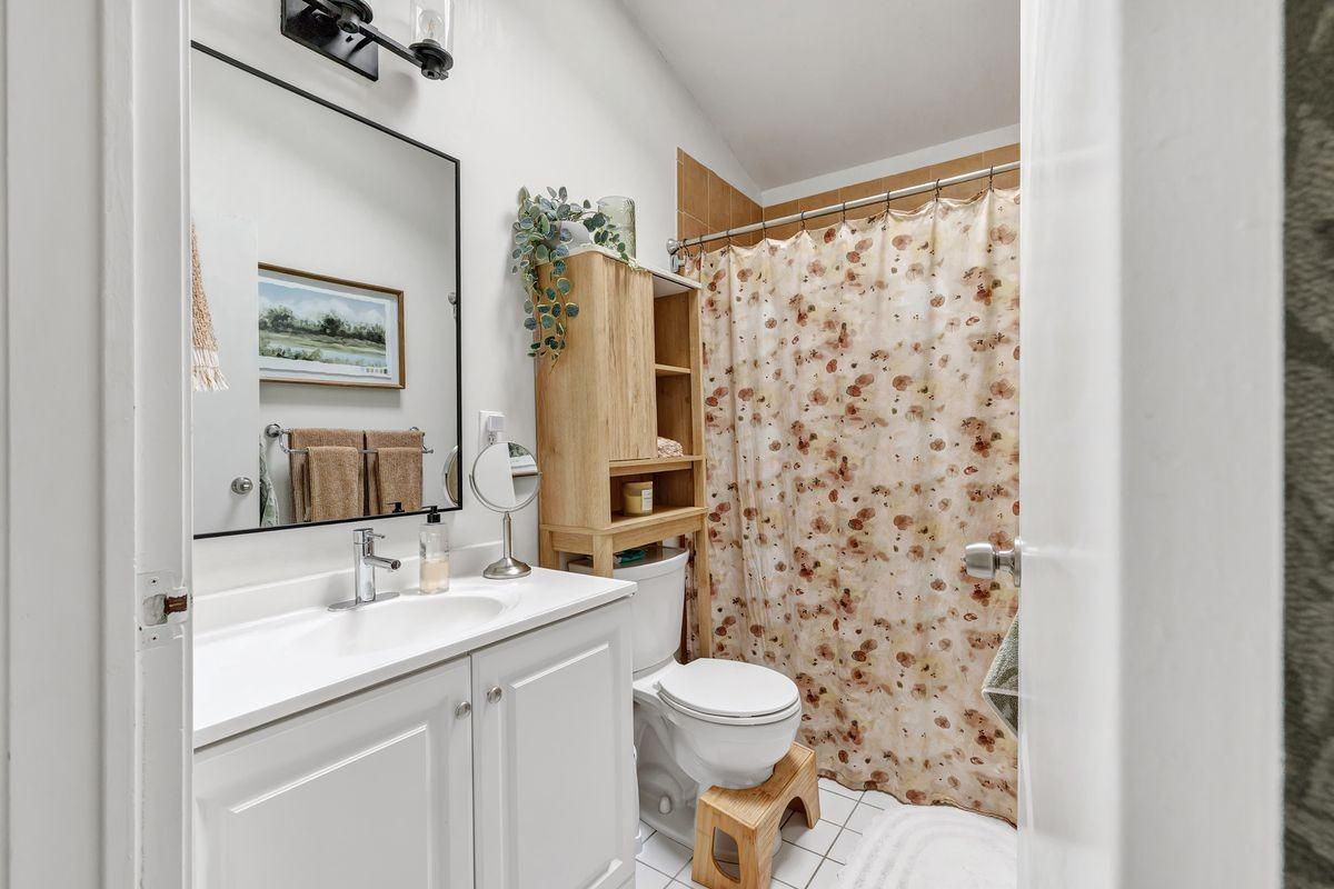 221 Meadows End Rd - Photo 5 of 16