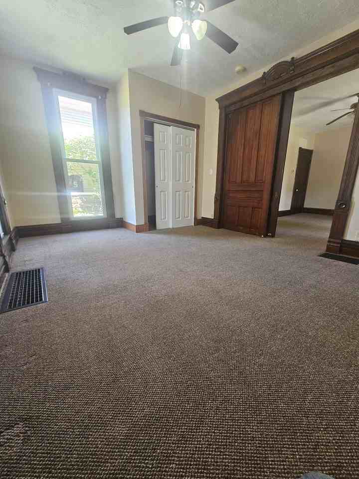 244 W Perry St