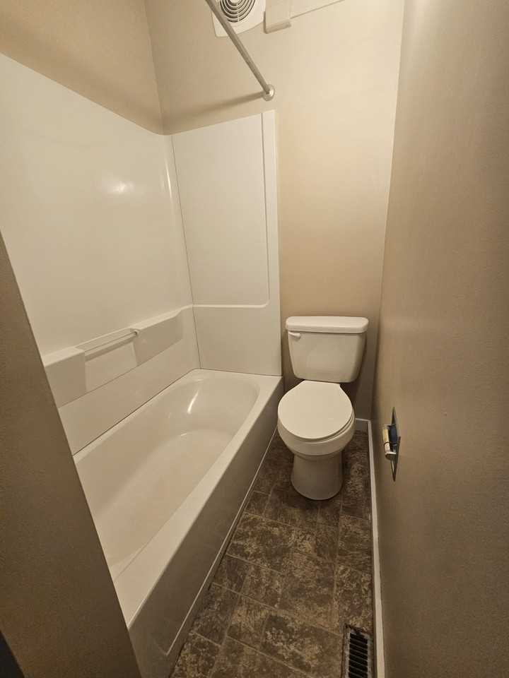 244 W Perry St - Photo 5 of 5