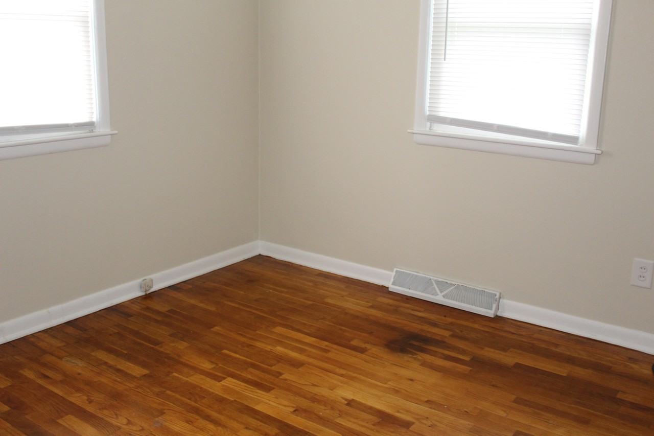 1332 Sutherland Ave - Photo 5 of 9