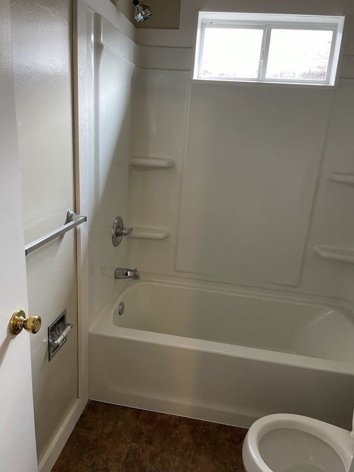 1332 Sutherland Ave - Photo 7 of 9