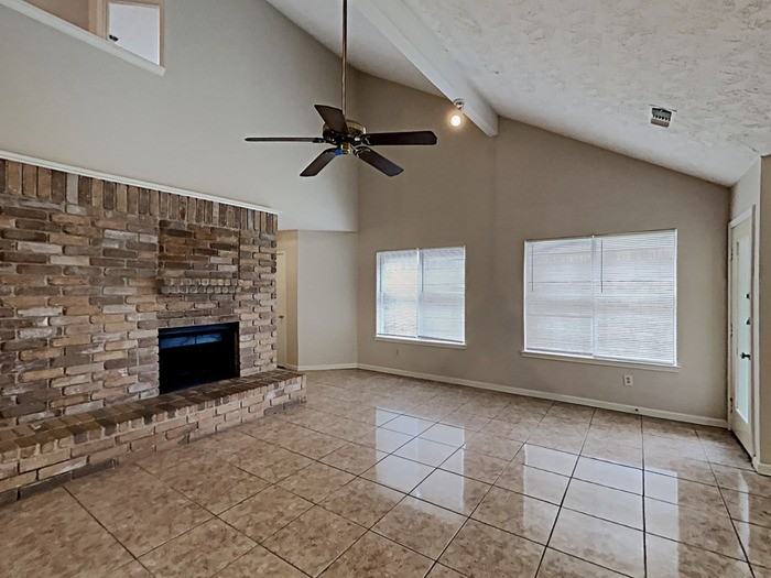 907 Briarcreek Dr - Photo 3 of 18