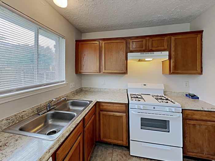 907 Briarcreek Dr - Photo 5 of 18