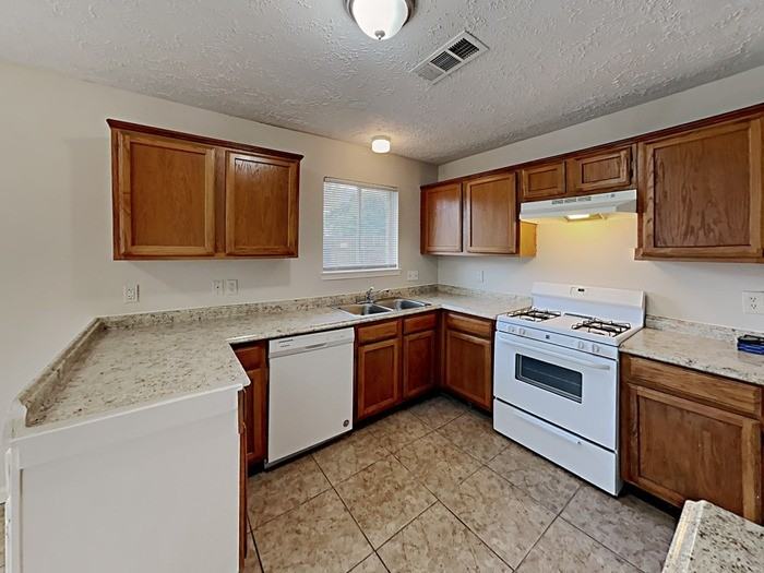 907 Briarcreek Dr - Photo 6 of 18