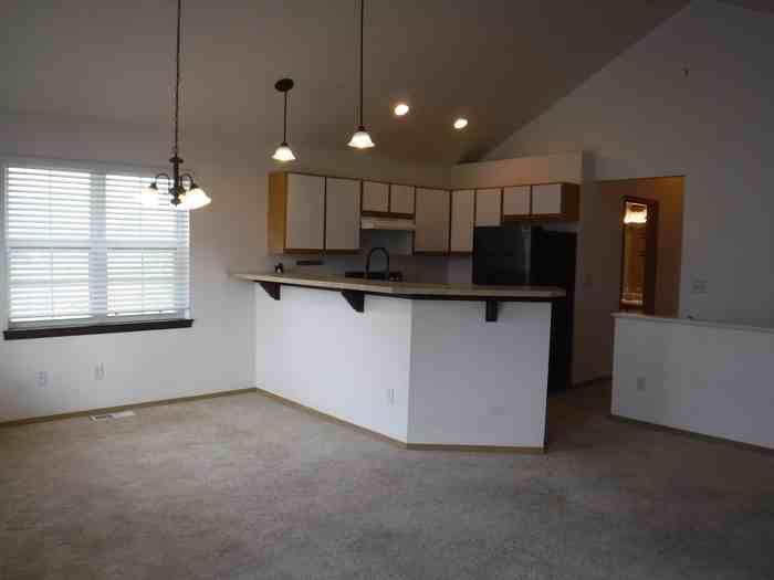 732 Skyla Ct Apt A - Photo 3 of 26