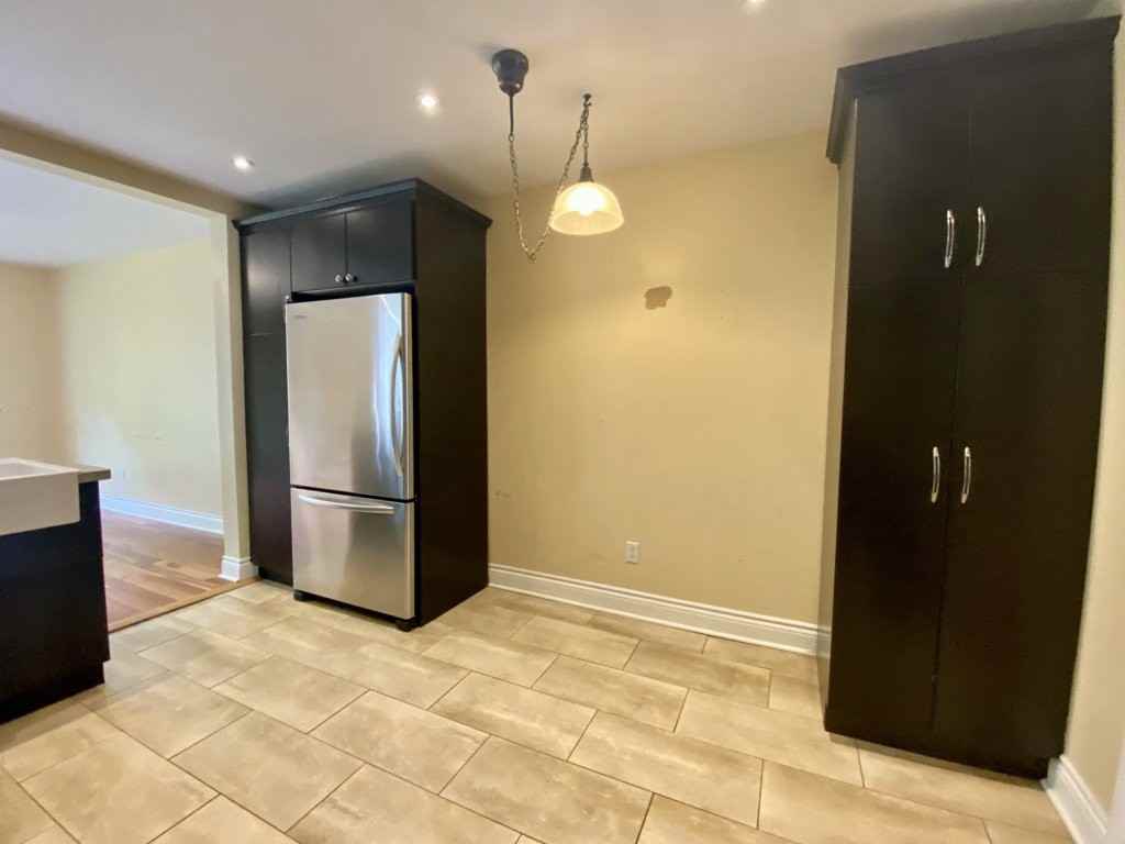85 Arundel Ave - Photo 4 of 31