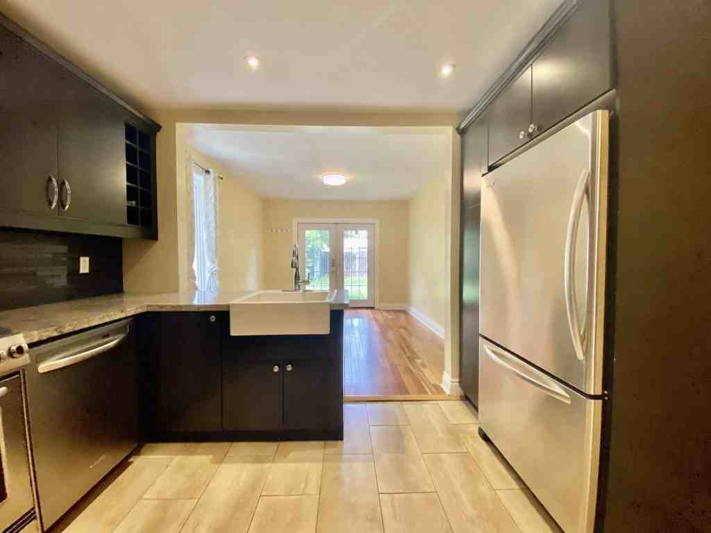 85 Arundel Ave - Photo 5 of 31