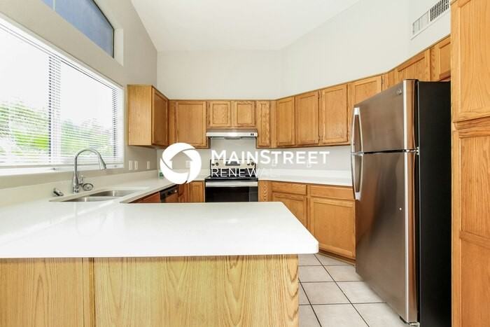 4637 E Hartford Ave - Photo 6 of 16