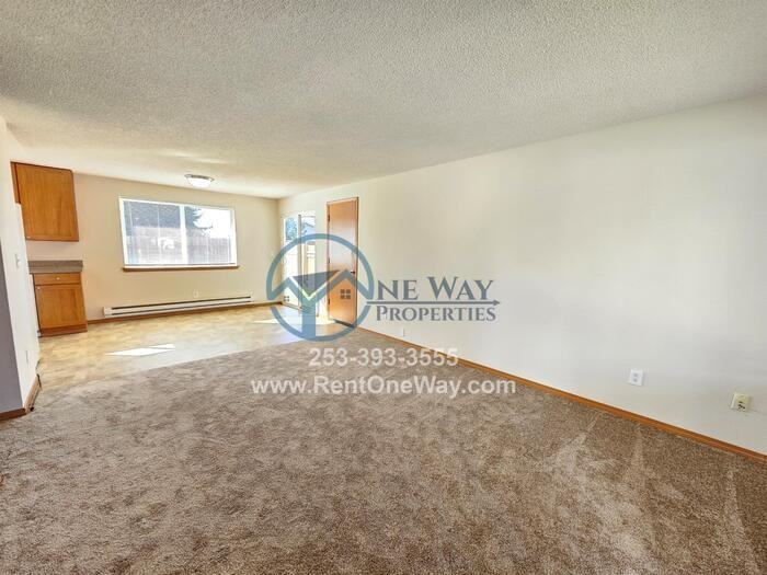 16912 B St E - Photo 2 of 7