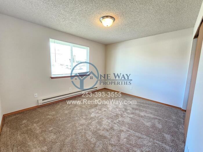 16912 B St E - Photo 6 of 7