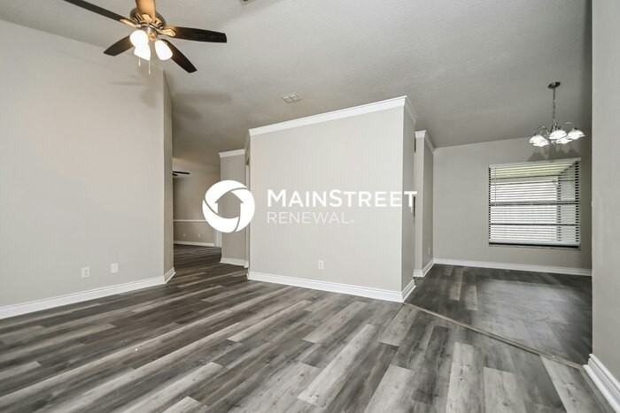 1707 Tallowtree Cir - Photo 4 of 16