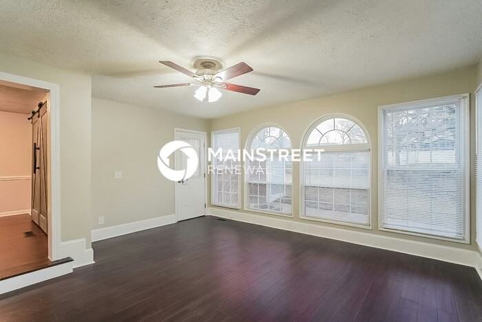 102 Oak Ct - Photo 4 of 15