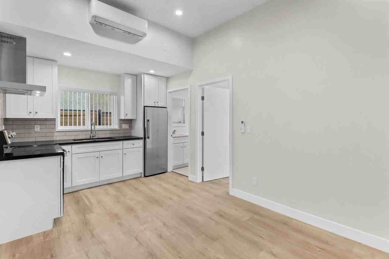 2823 Corning Avenue - Photo 6 of 50