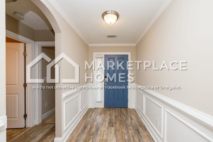 2467 Newbury Ave - Photo 3 of 43