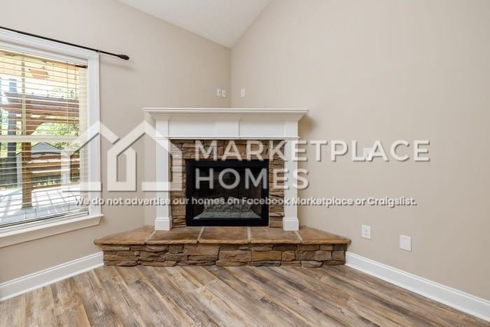 2467 Newbury Ave - Photo 6 of 43