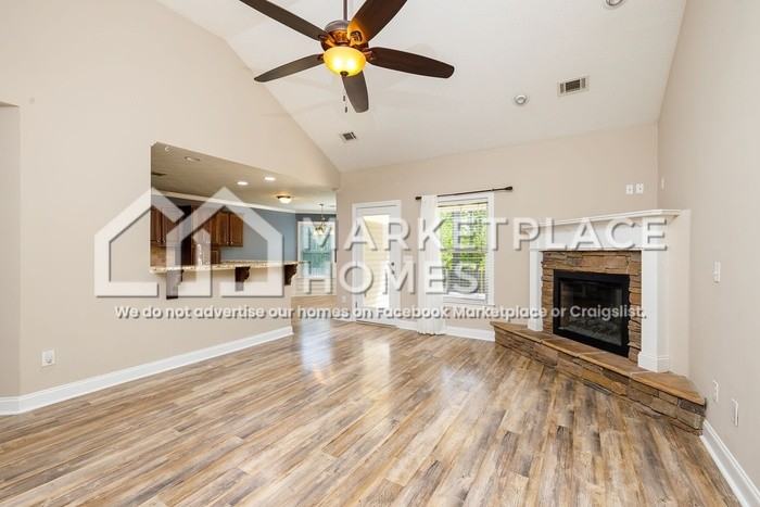 2467 Newbury Ave - Photo 7 of 43