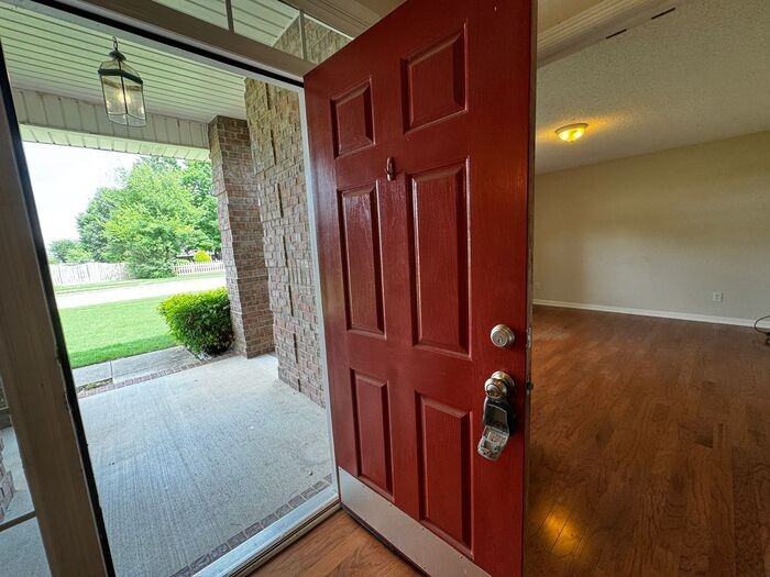 7010 Thornwood Ln Se - Photo 4 of 45