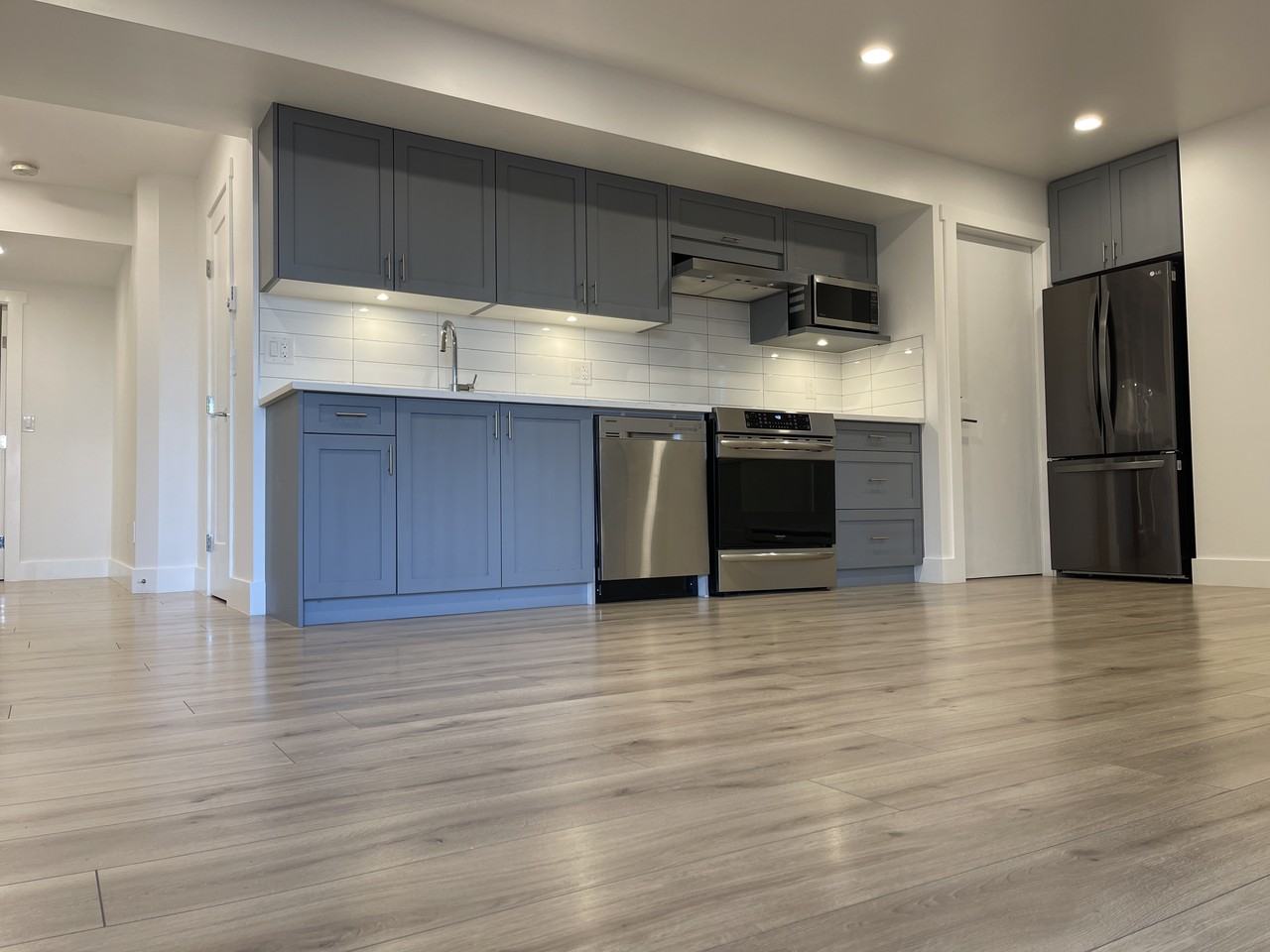 3590 Sheffield Avenue - Photo 4 of 9