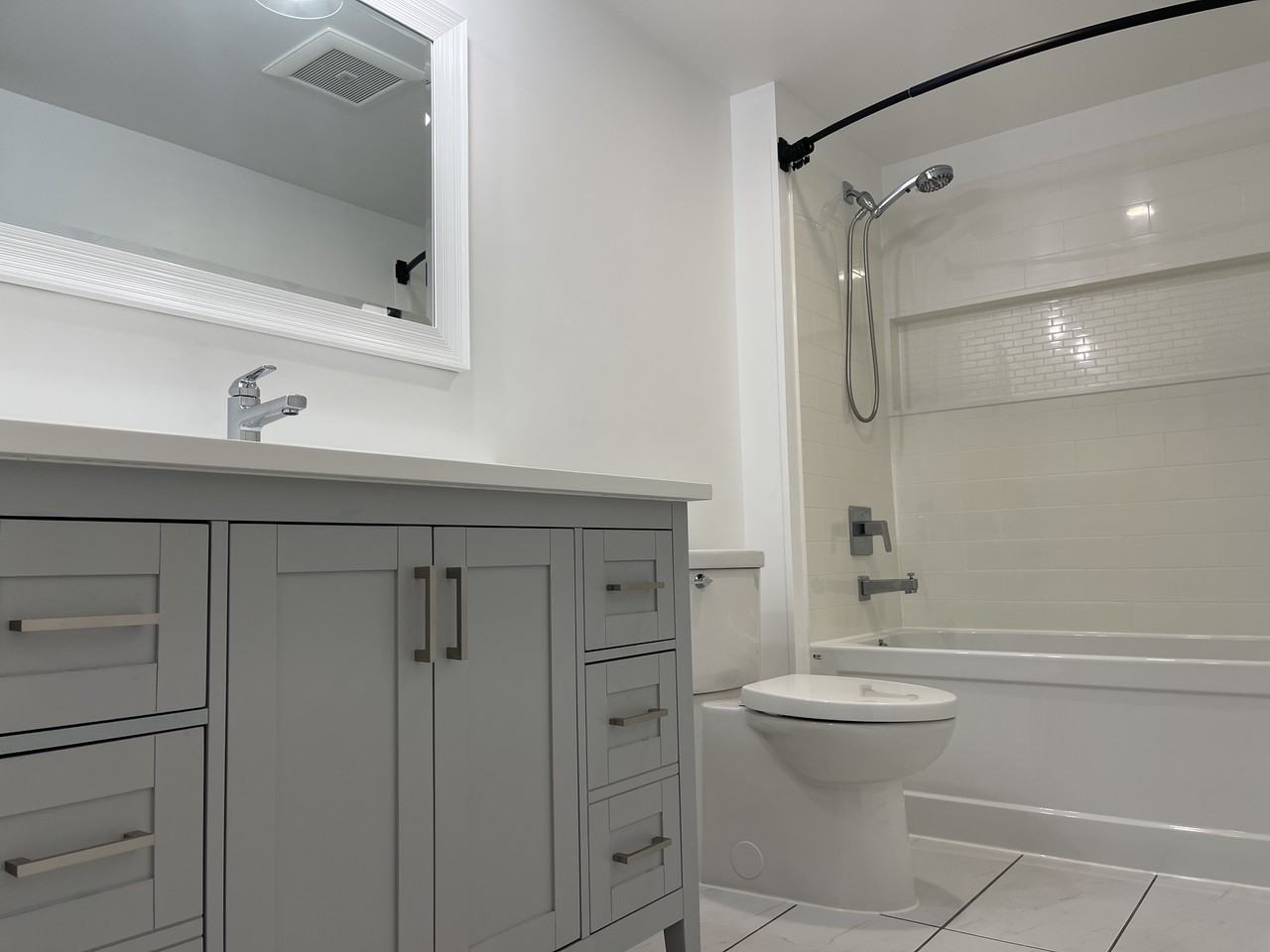 3590 Sheffield Avenue - Photo 7 of 9