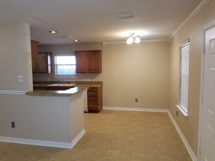 709 Pride Ct - Photo 3 of 19