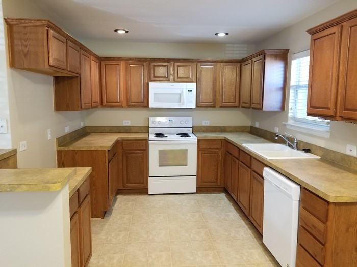 709 Pride Ct - Photo 4 of 19