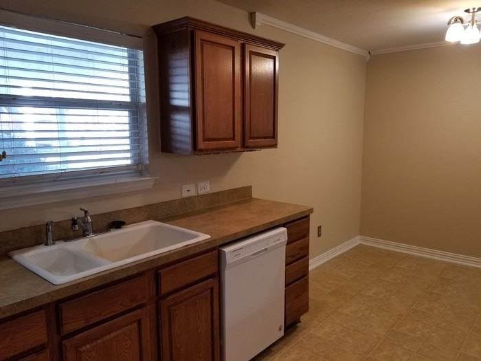 709 Pride Ct - Photo 7 of 19