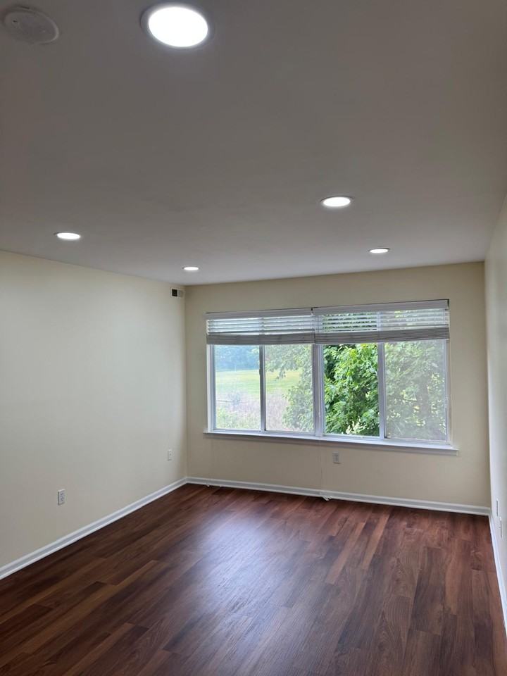 604 Jesse Way - Photo 3 of 15