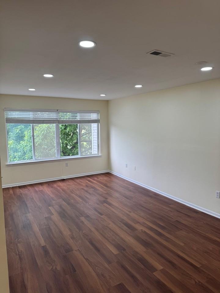 604 Jesse Way - Photo 4 of 15
