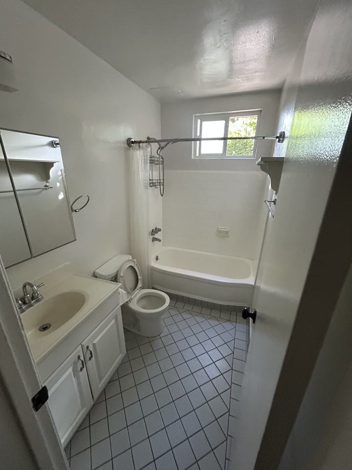 3837 Huron Ave - Photo 4 of 8