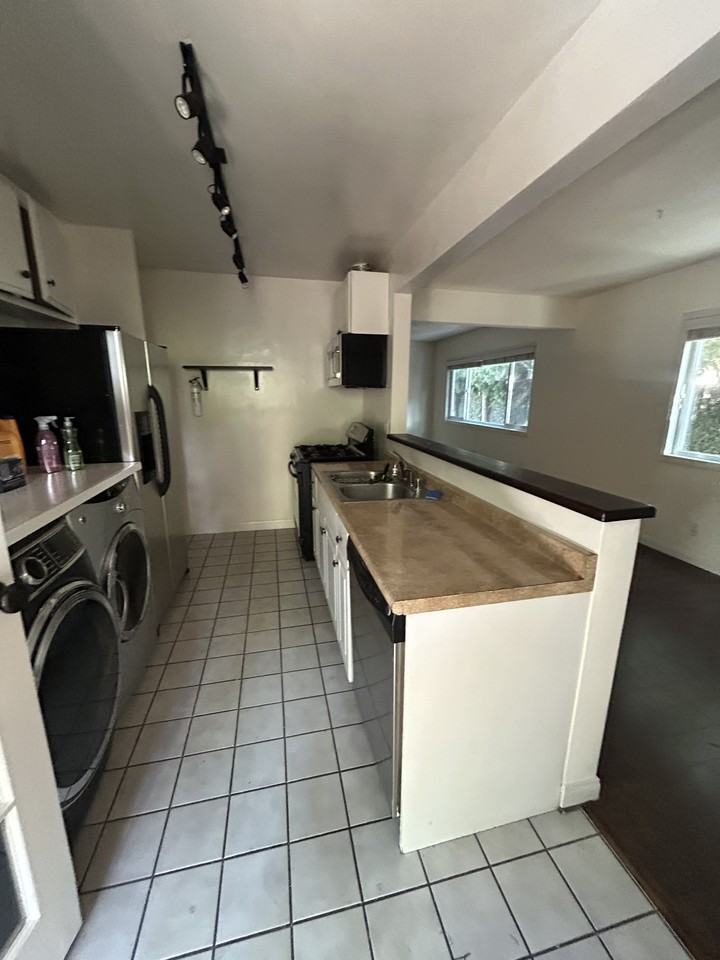 3837 Huron Ave - Photo 7 of 8