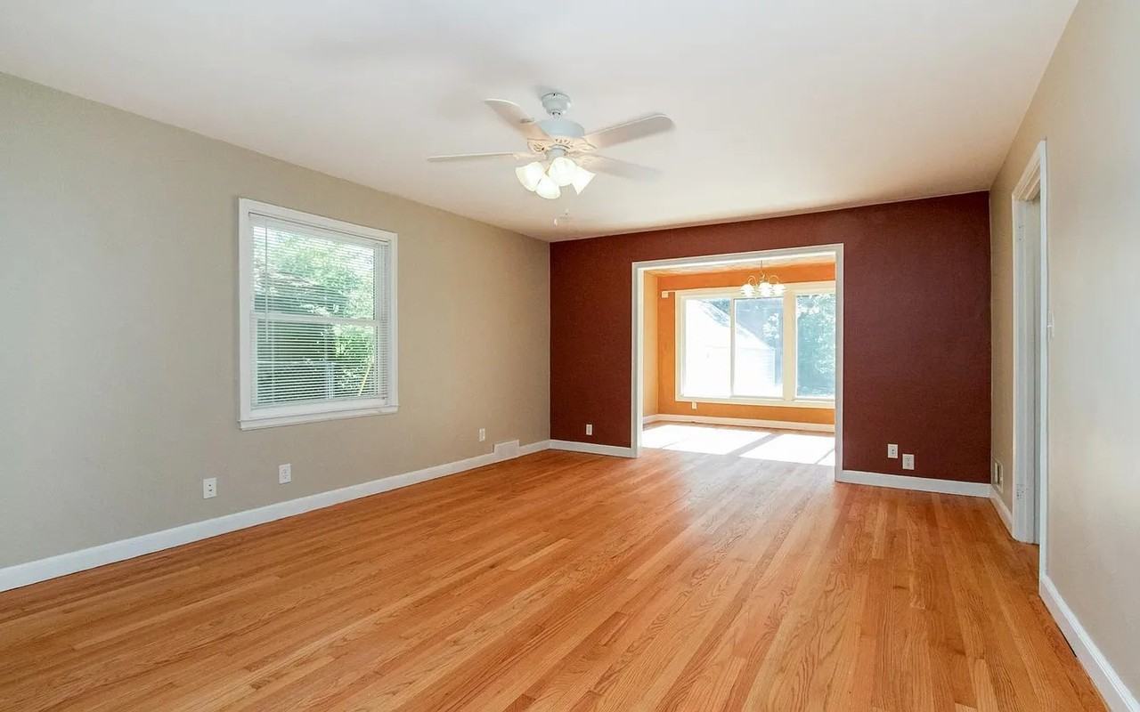 330 N Franklin Ave #NA - Photo 3 of 12