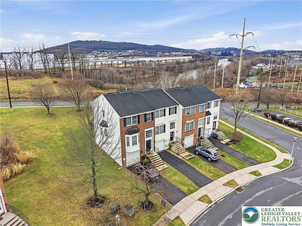 305 S Oak St #305 - Photo 4 of 43