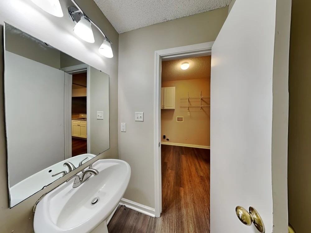 6001 W Pinchot Ave #NA - Photo 2 of 5