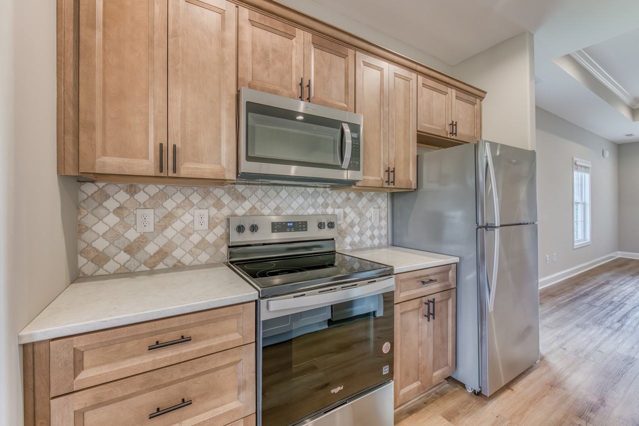 331 Monroe Dr #NA - Photo 2 of 40