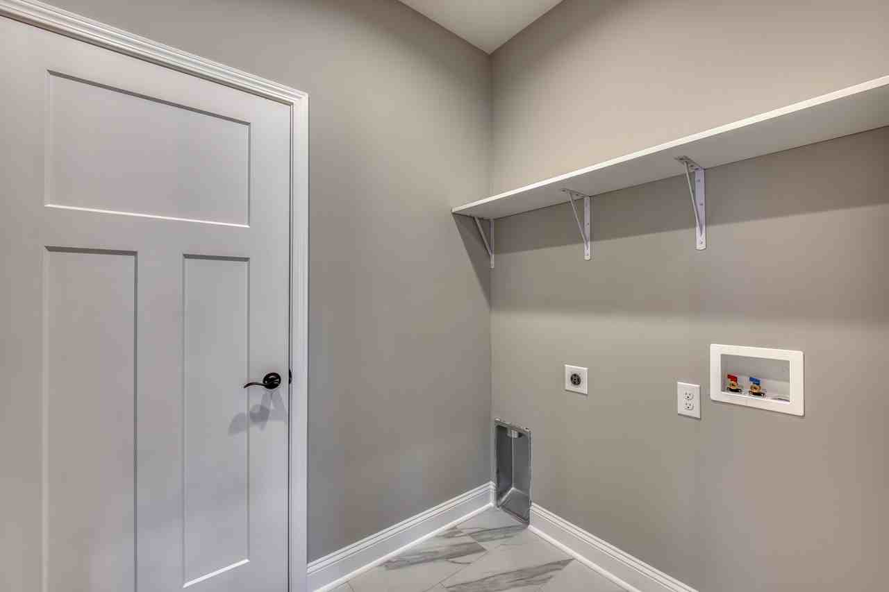 331 Monroe Dr #NA - Photo 4 of 40