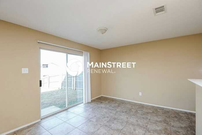 1841 Wickham Dr - Photo 3 of 17