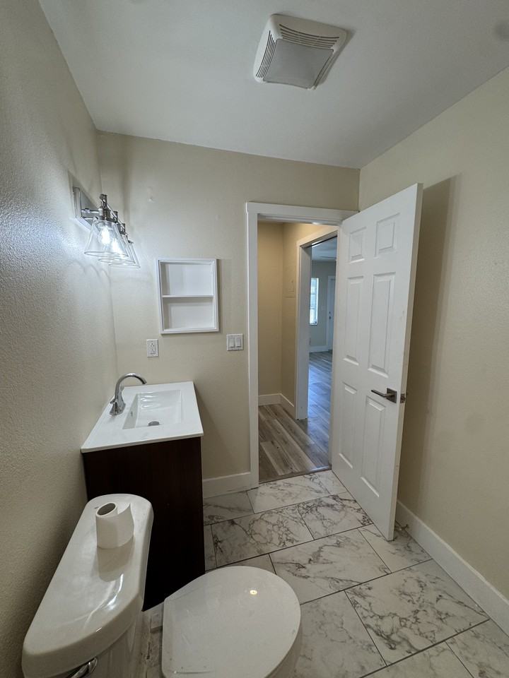 4444 Swift Rd #18 - Photo 4 of 18