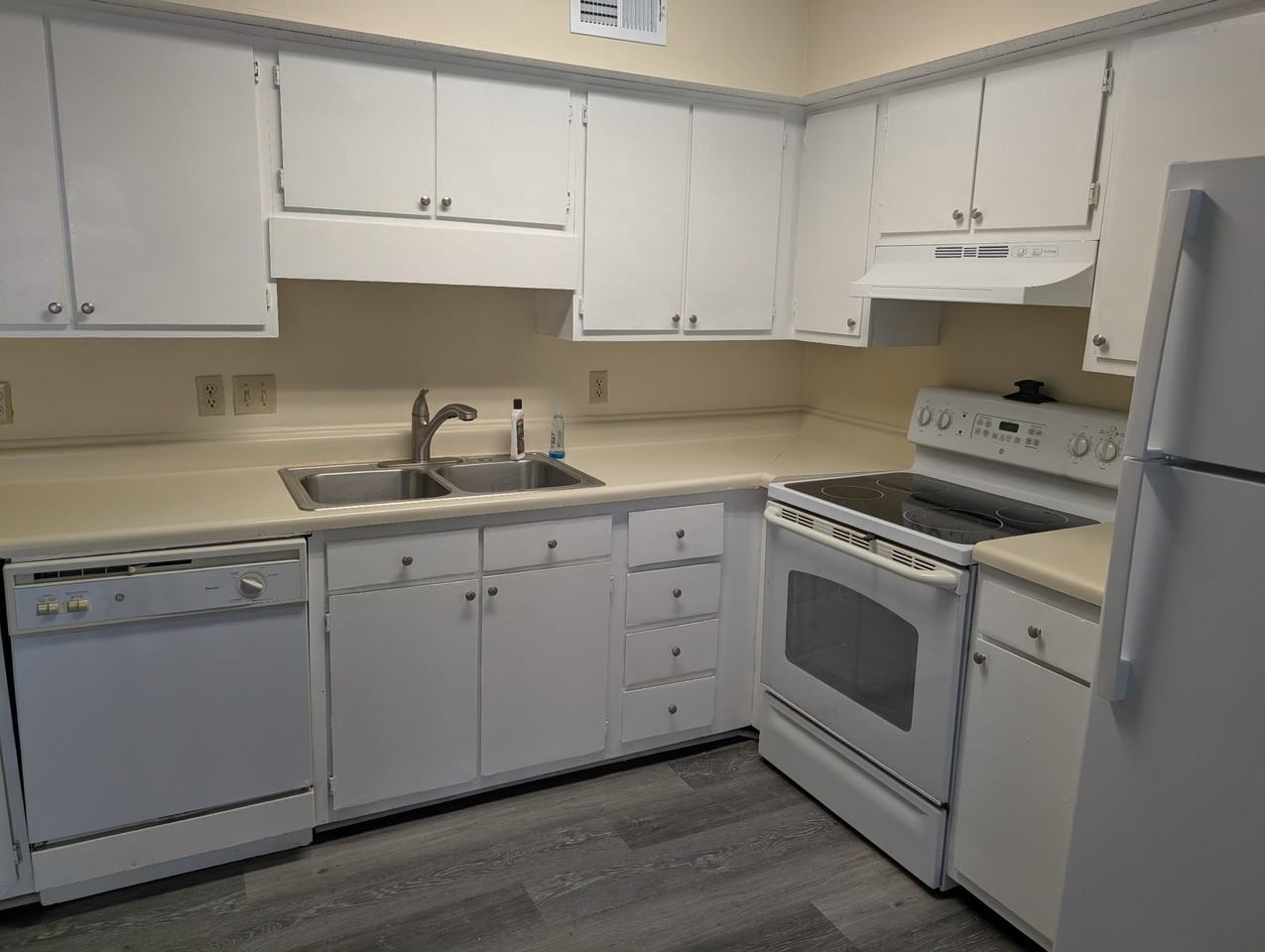 420 Cambridge Cir #G8 - Photo 2 of 11