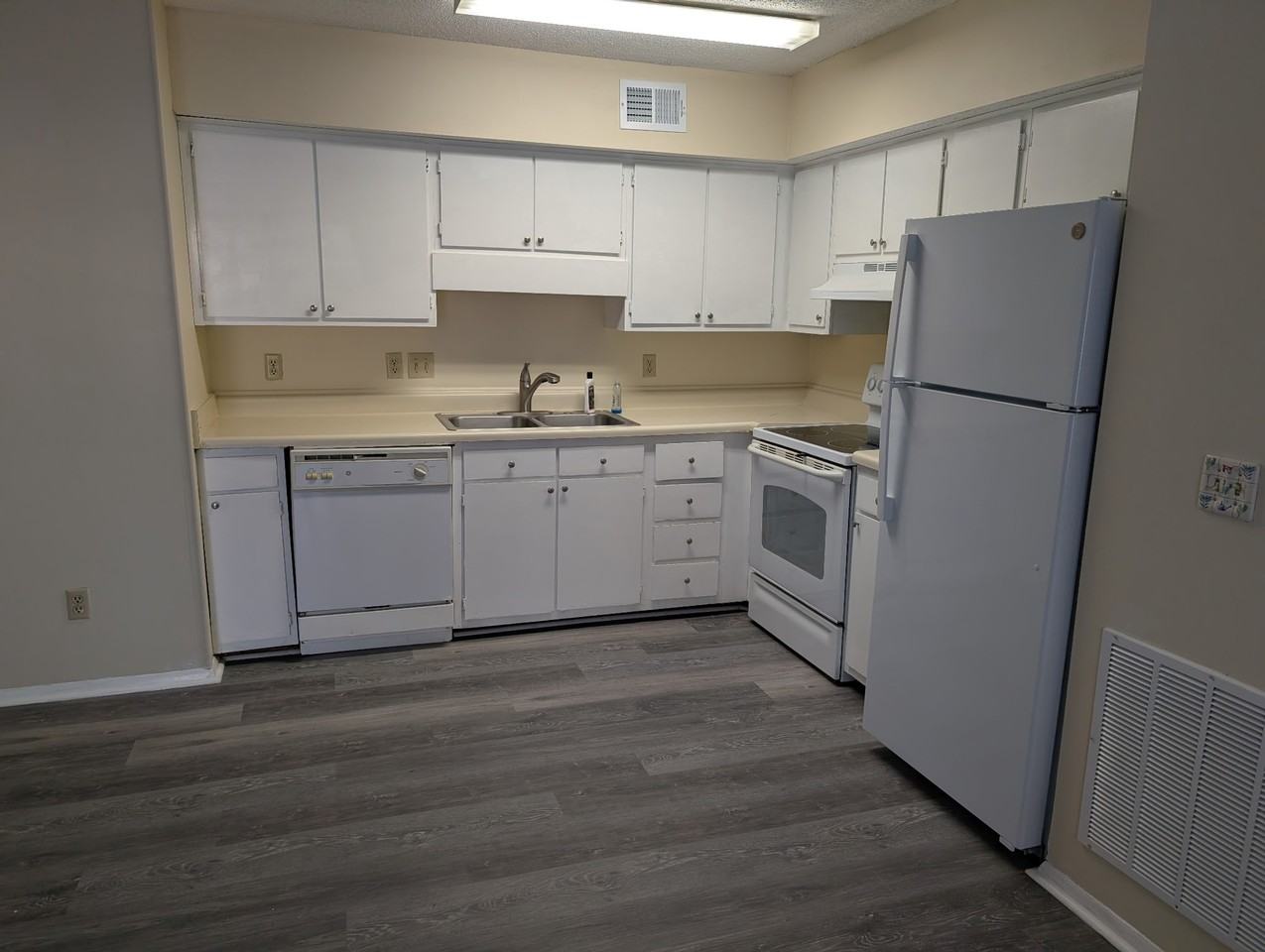 420 Cambridge Cir #G8 - Photo 3 of 11