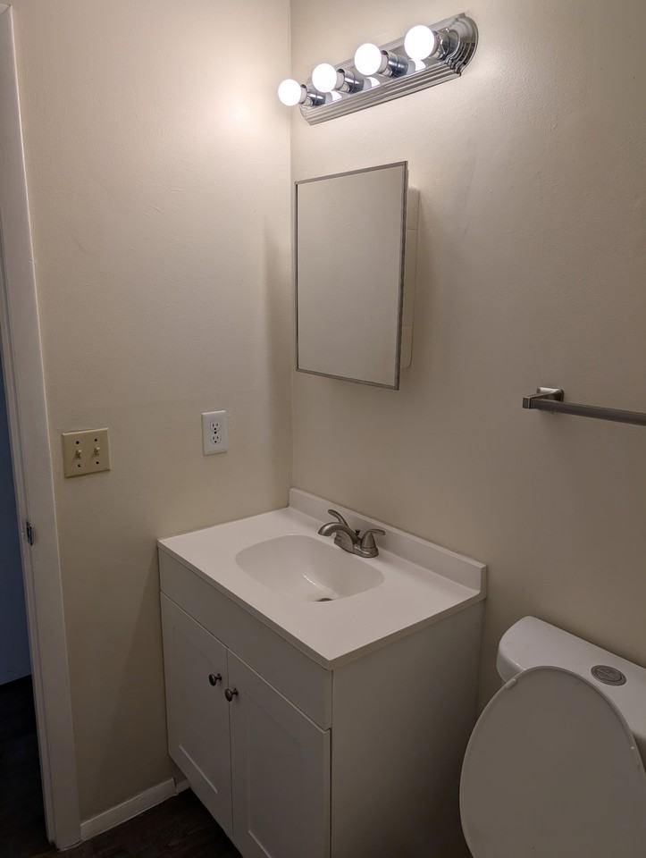 420 Cambridge Cir #G8 - Photo 4 of 11