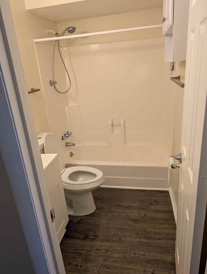 420 Cambridge Cir #G8 - Photo 5 of 11