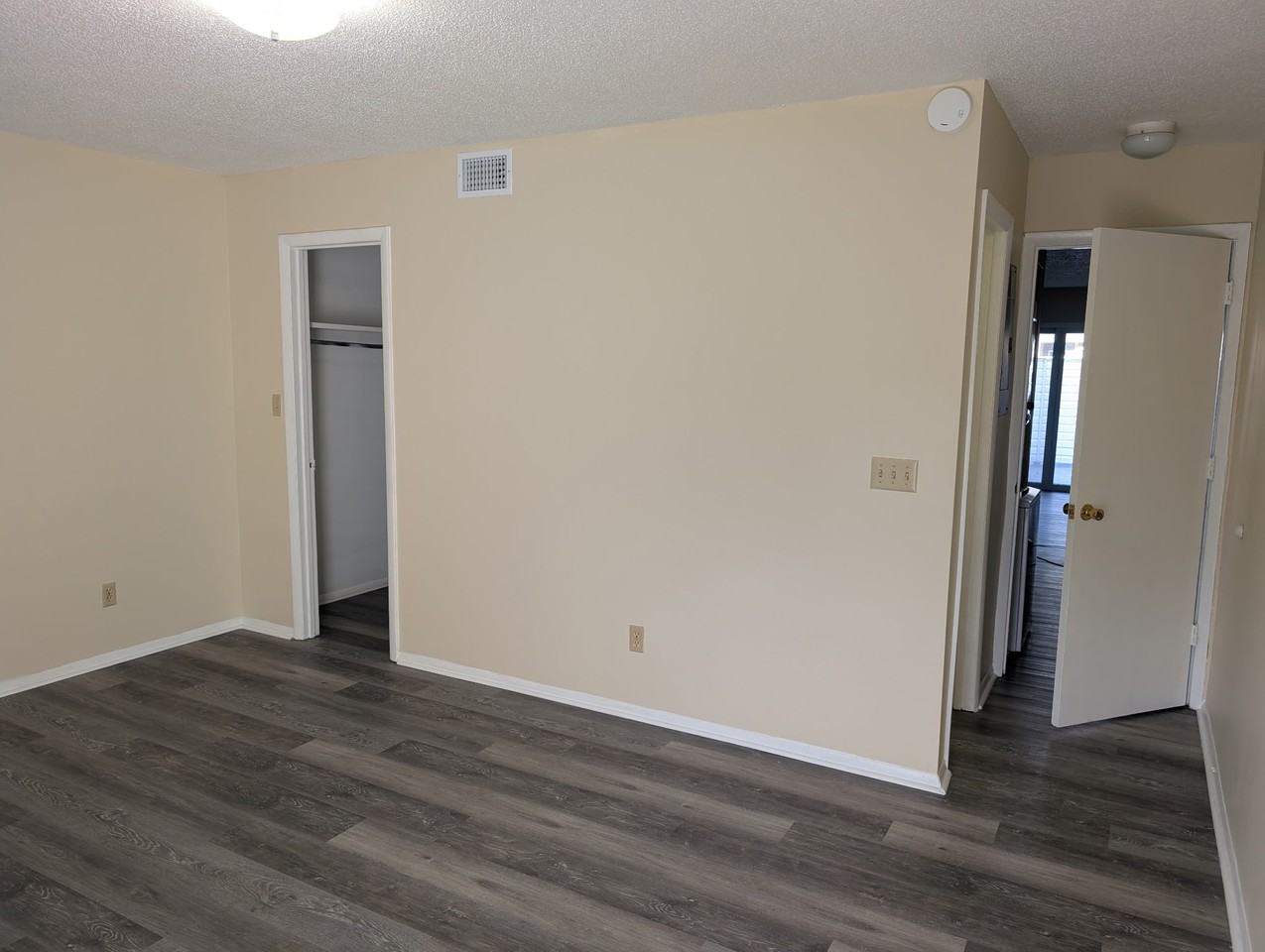 420 Cambridge Cir #G8 - Photo 6 of 11